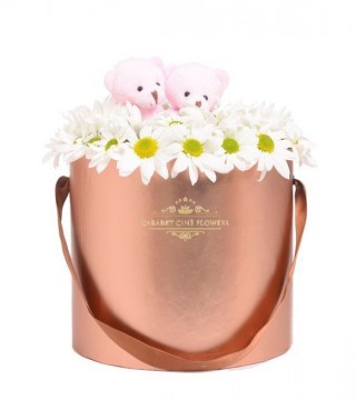 Bakır Rengi Büyük Boy Silindir Kutuda Beyaz Papatyalar Ve Pembe Peluş Ayıcı-Büyük Silindir Kutuda Çiçek