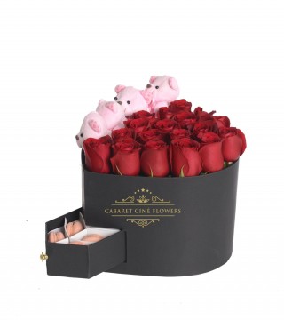 Kalp Kutuda Kırmızı Güller Peluş Ayıcık Ve Makaron-Kalp Kutuda Çiçek
