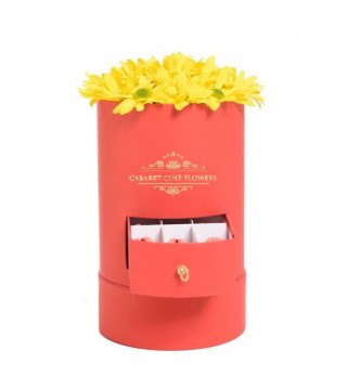 Kırmızı Silindir Kutuda Sarı Papatyalar Ve Makaronlar-Küçük Silindir Kutuda Çiçek