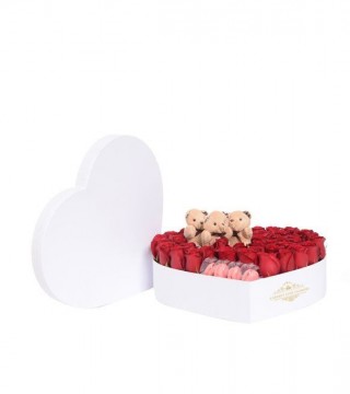 Beyaz Kalp Kutuda Kırmızı Güller Peluş Oyuncaklar Ve Makaronlar-Kalp Kutuda Çiçek