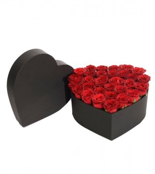 Siyah Kalp Kutuda Kırmızı Güller-Kalp Kutuda Çiçek