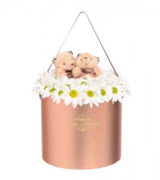 Bakır Rengi Büyük Boy Silindir Kutuda Beyaz Papatyalar Ve Kahve Peluş Ayıcı-Büyük Silindir Kutuda Çiçek