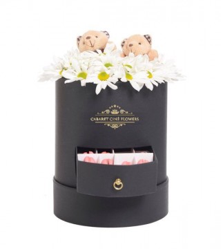 Büyük Boy Çekmeceli Siyah Silindir Kutuda Beyaz Papatyalar Kahve Peluş Ayıc-Büyük Silindir Kutuda Çiçek
