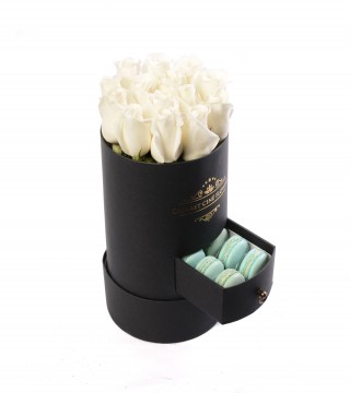 Siyah Silindir Kutuda Beyaz Gül ve Makaron-Küçük Silindir Kutuda Çiçek