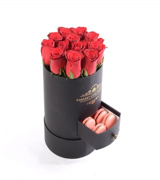 Siyah Silindir Kutuda Kırmızı Gül ve Makaron-Küçük Silindir Kutuda Çiçek